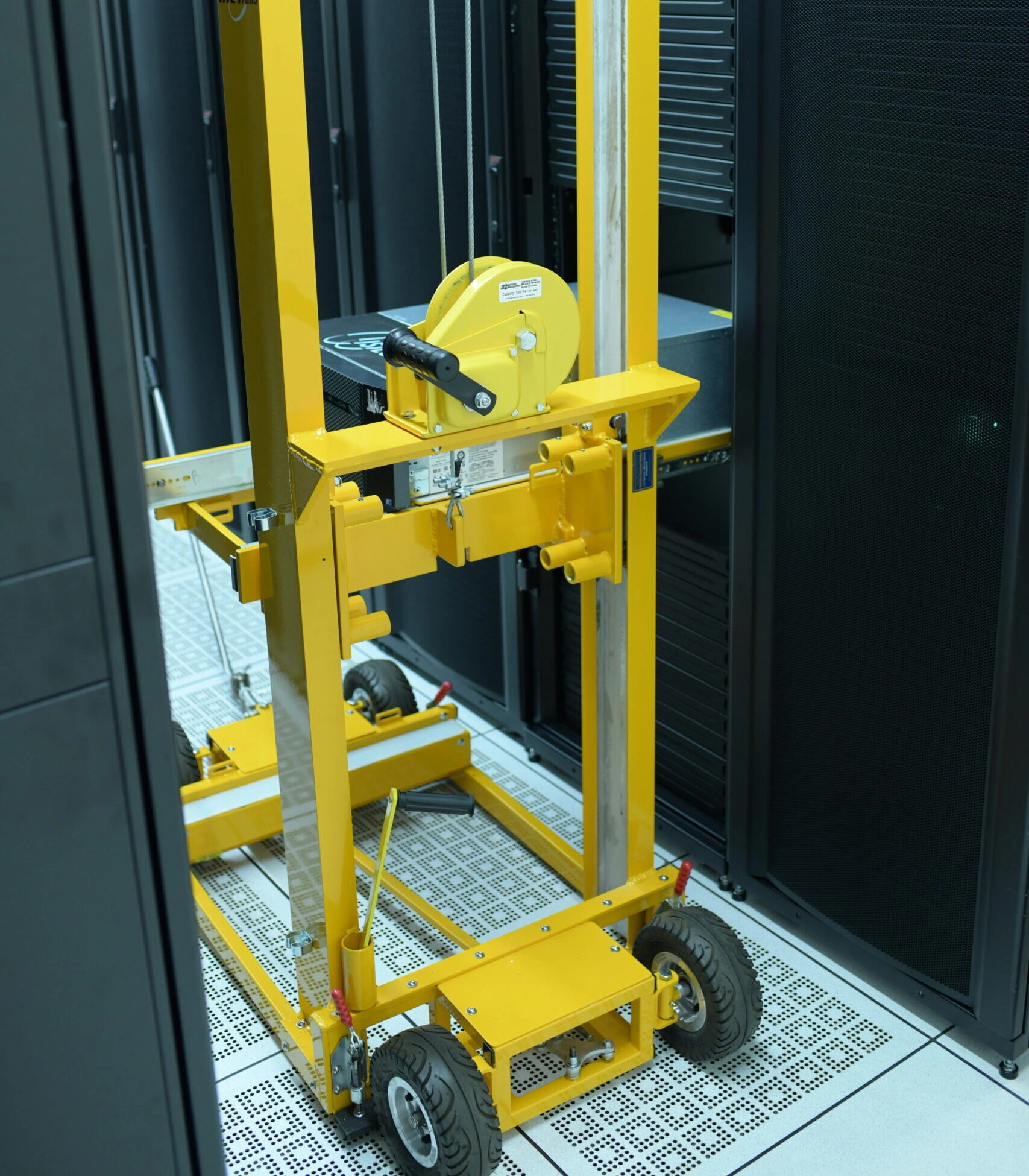How to Move Servers in Tight Data Center Aisles